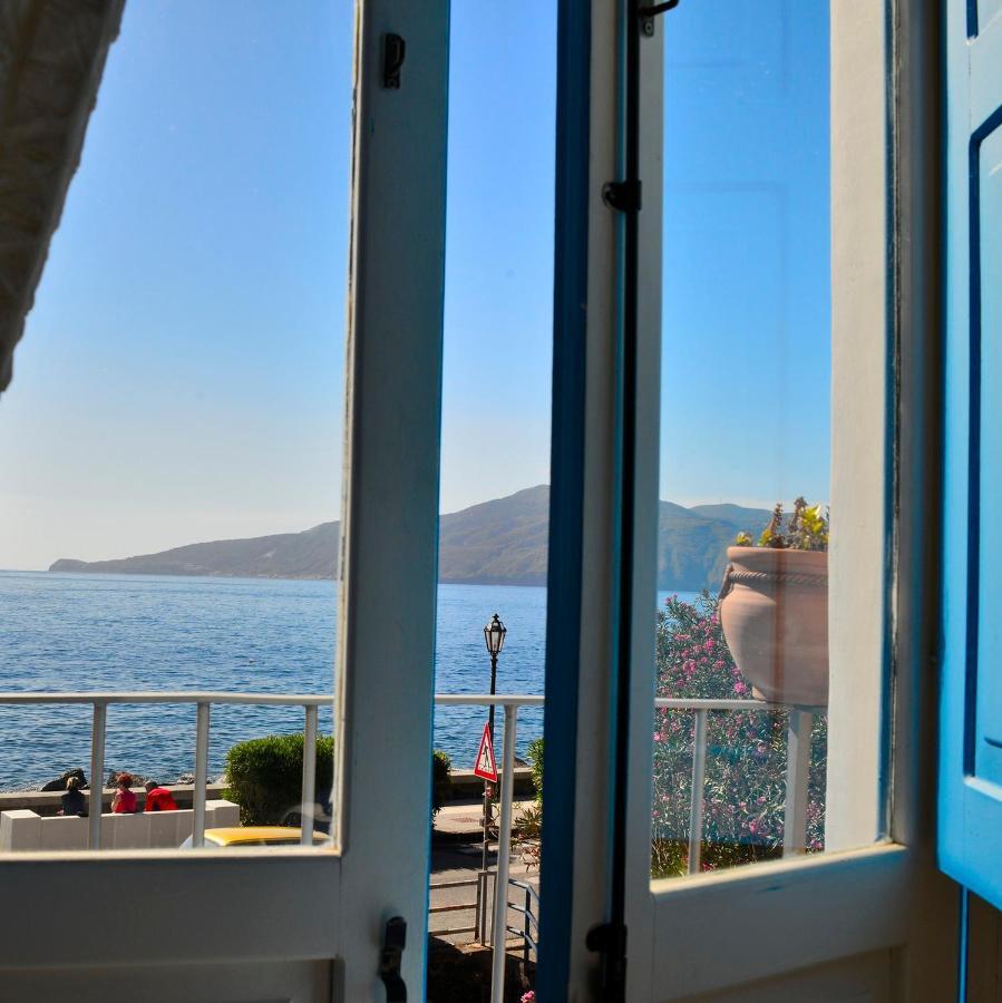 Вилла La Casa Di Via Lungomare Санта-Марина-Салина Номер фото